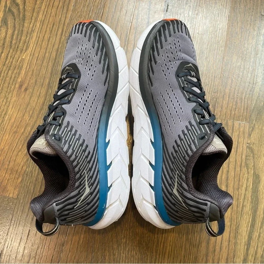 Hoka Clifton 5 in Frost Gray/Ebony Shoes Mens Size 9